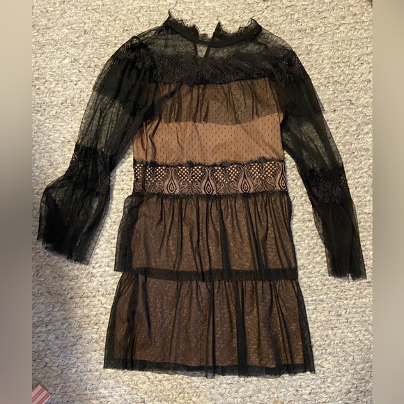 Zara lace and embroidery dress - Picture 2 of 5